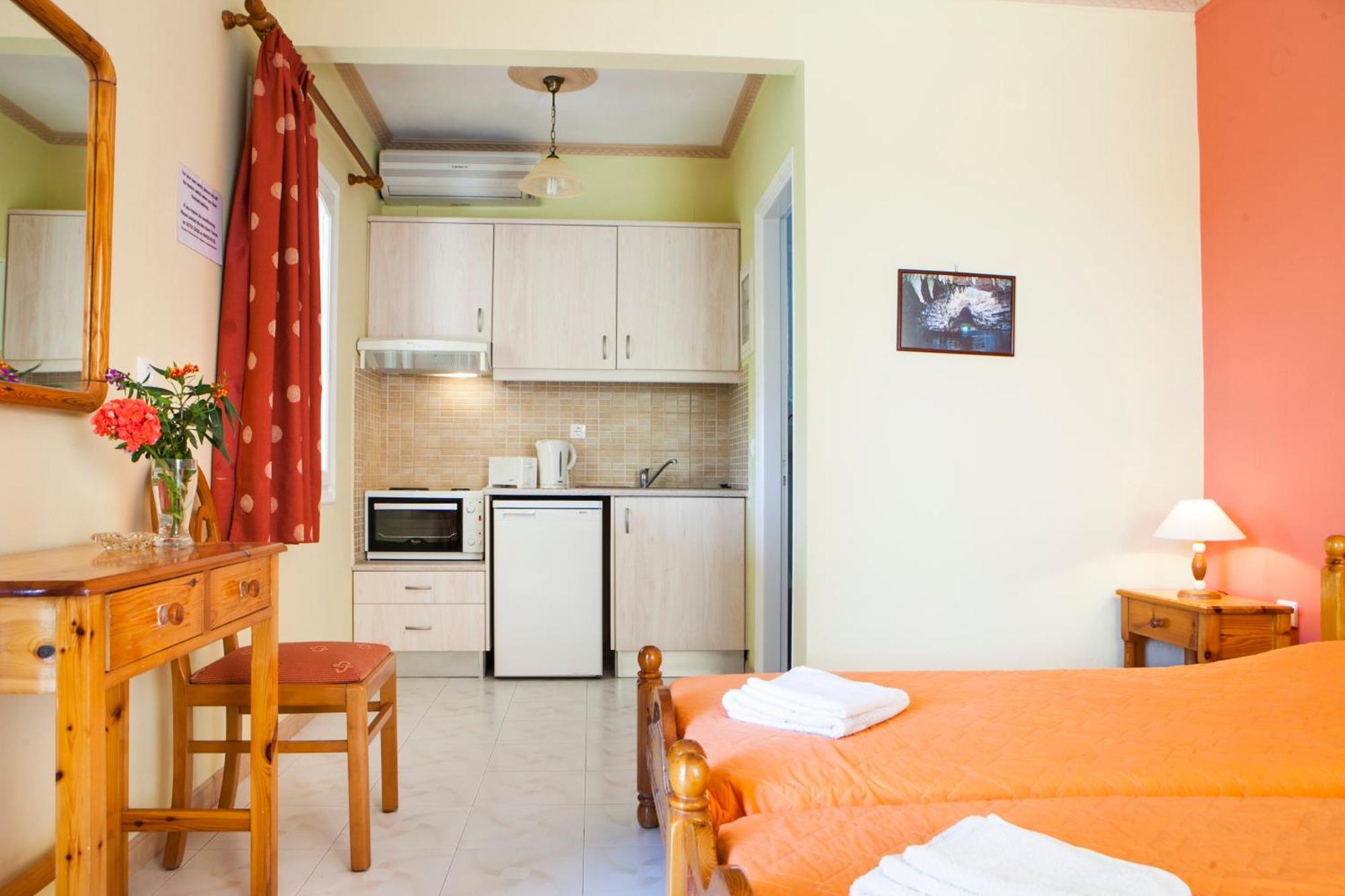 Tzivras Villa & Apartments Ласи Стая снимка